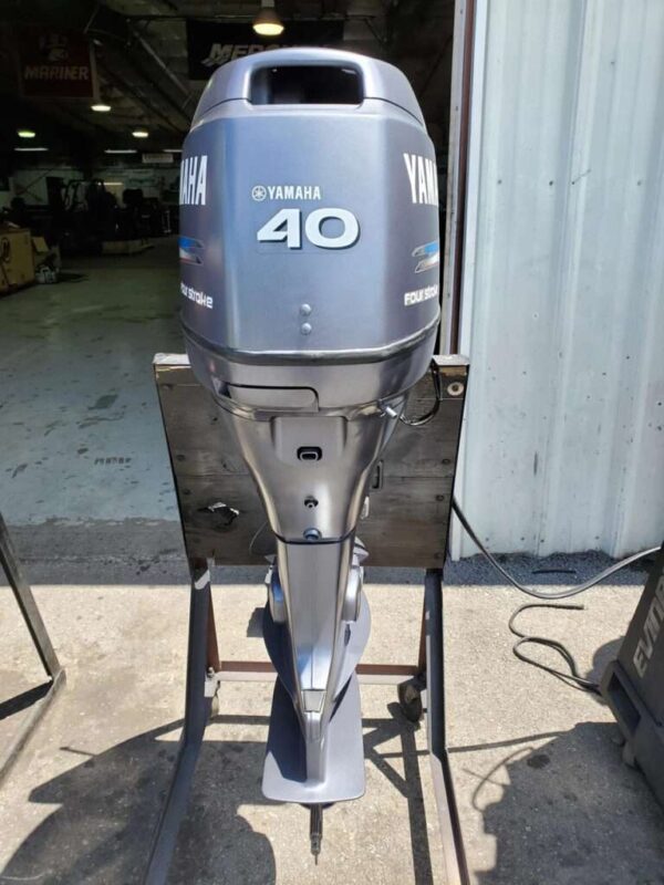 2002 Yamaha 40 HP 3 Cylinder Carbureted 4 Stroke 20" (Long Shaft) Outboard Motor